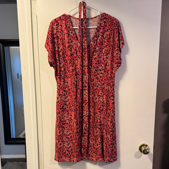 Nine West Red and Black Floral Belted Mini Dress size Large - Picture 1 of 6